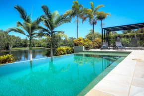 Tranquility by the Lake - Luxury Home Port Douglas
